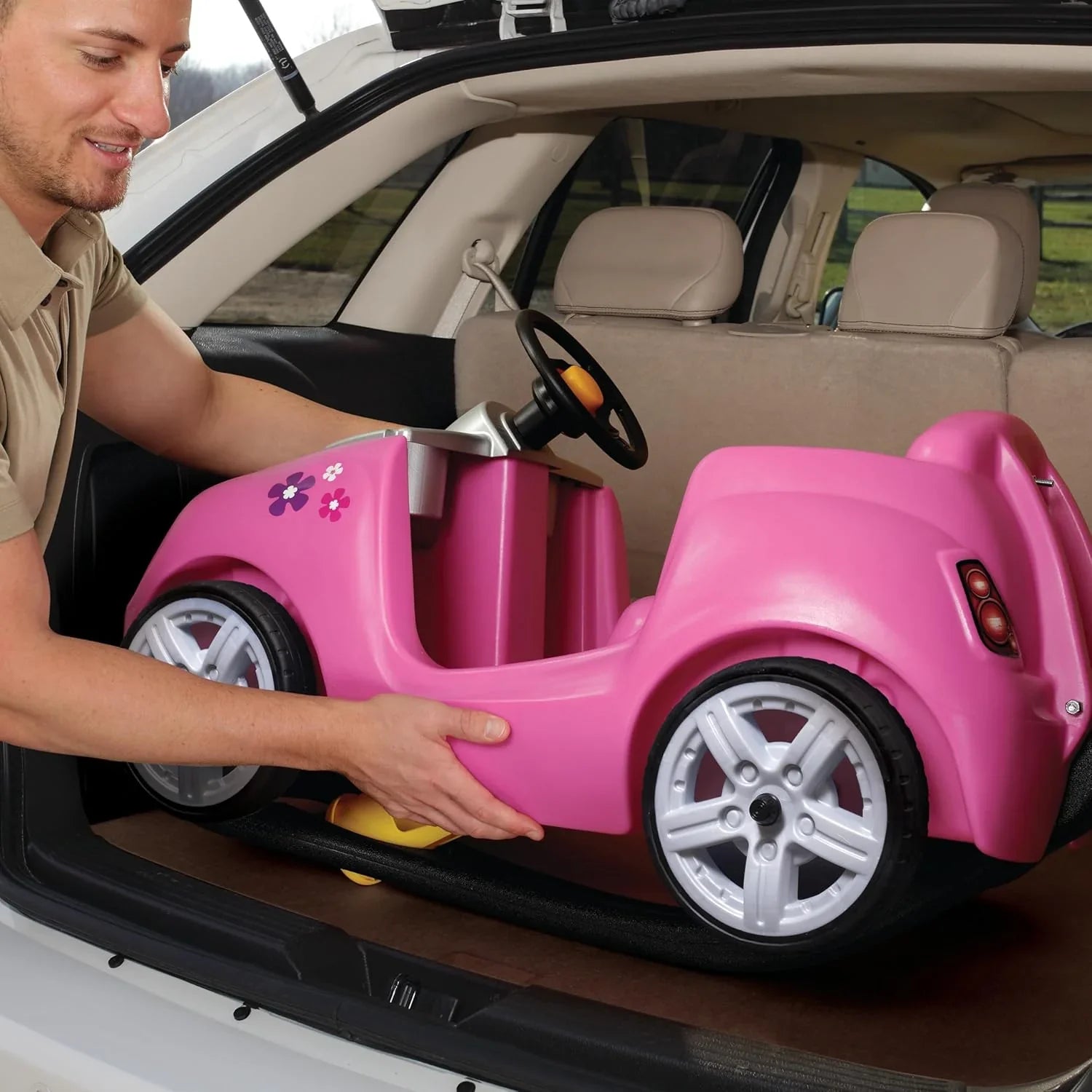 Voiture jouet Step2 Whisper Ride II, rose - La voiture est livrée avec des ceintures de sécurité