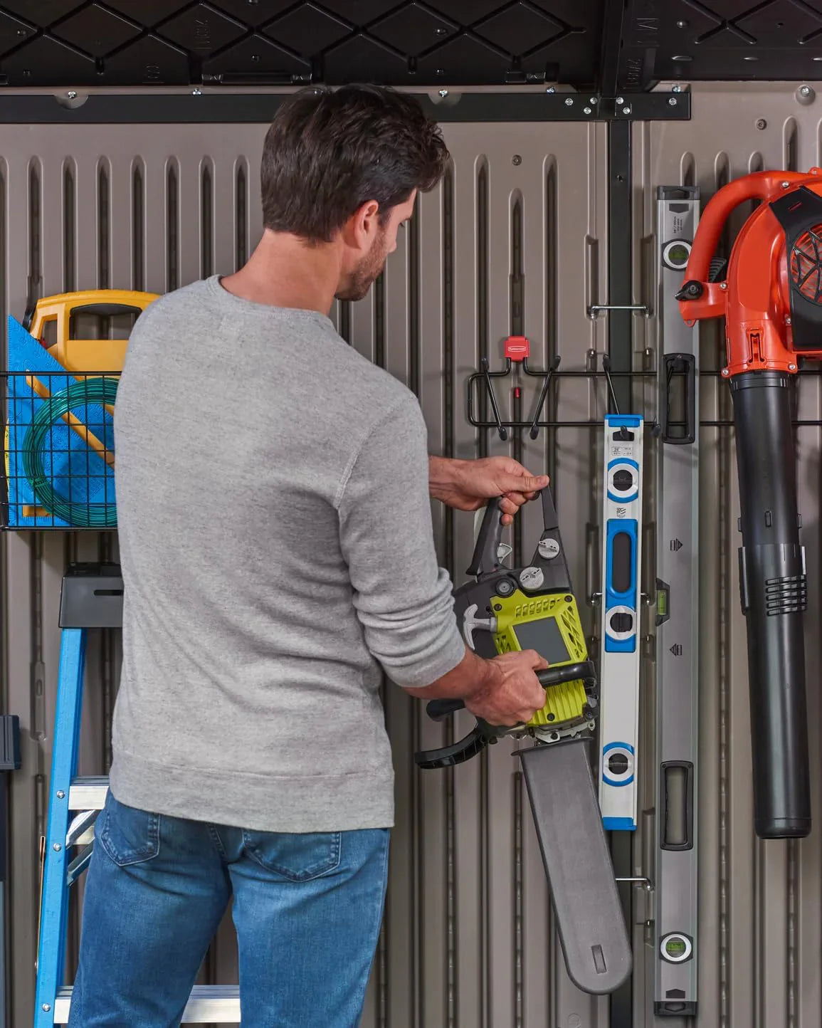 Abri de jardin extérieur en résine Rubbermaid avec plancher, 7 x 7 pi, résistant aux intempéries