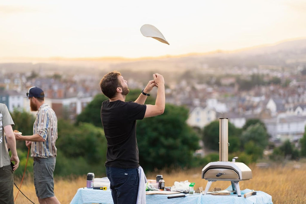 Four à pizza multi-combustibles Ooni Karu 12 pour bois/gaz/charbon de bois/pizzas cuites en 60 secondes Chrono Pizza Gas pour une pizza authentique cuite sur pierre Four à pizza Ooni à gaz