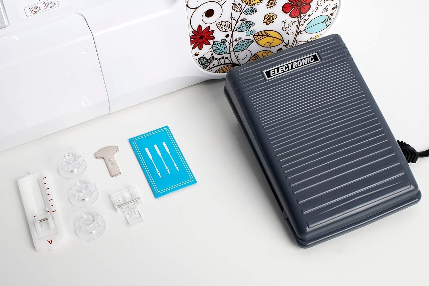 Brother JX17FE (Fantasy Edition) met verlengtafel en tas, naaimachine voor beginners, 17 verschillende steken, automatisch naaien, handige steken, elastiek en decoratieve steken. 