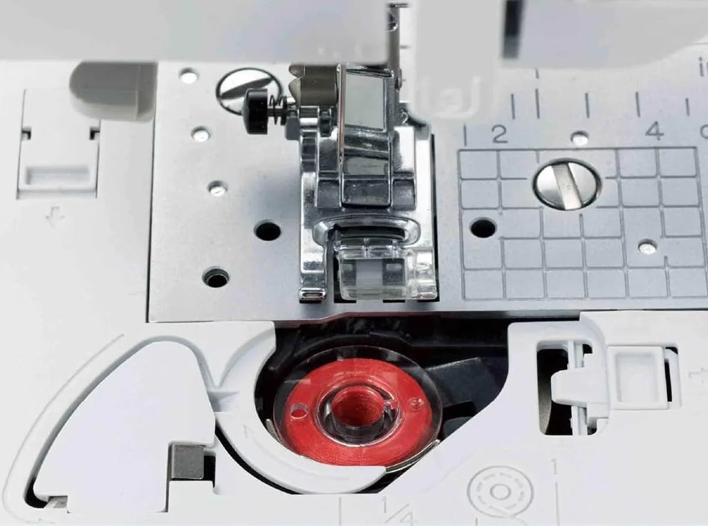 Machine à coudre et à quilter informatisée Brother avec 165 points intégrés, écran LCD et grande table