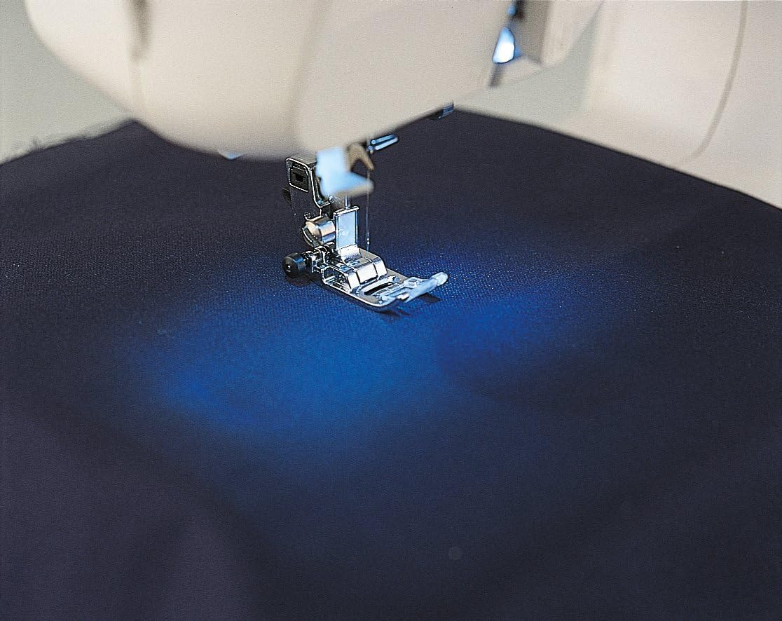 Brother CX70PES (nieuw model) - Elektronische naaimachine met 70 steken + tafel en tas inbegrepen, wit 