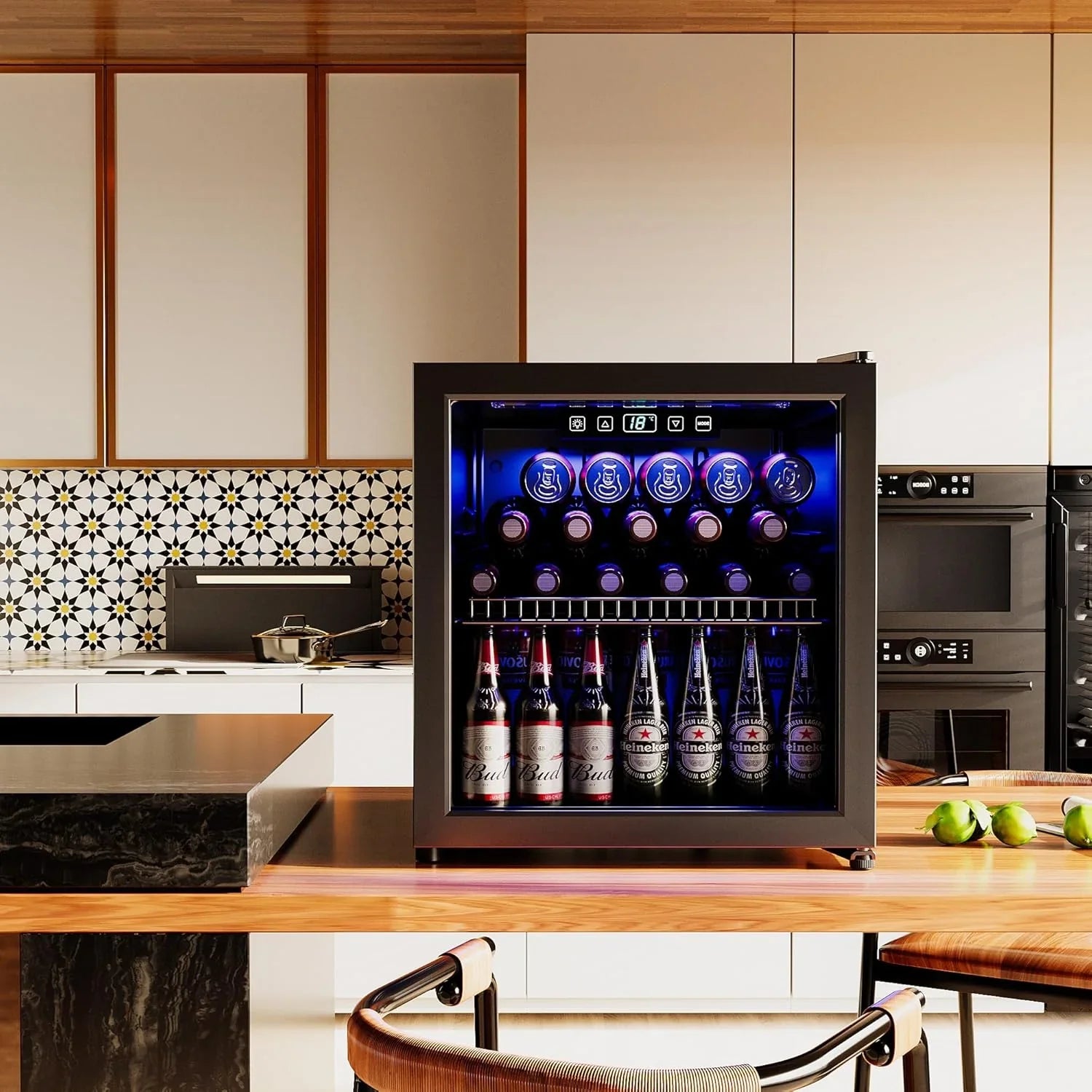 Réfrigérateur à boissons - 120 canettes - Mini réfrigérateur autonome avec porte vitrée, étagères réglables et affichage numérique de la température pour sodas, vins et bières.