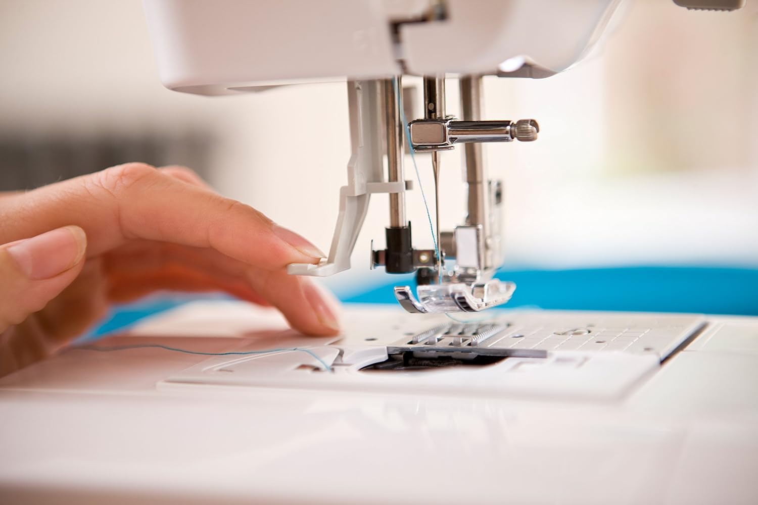 Brother CX70PES (nieuw model) - Elektronische naaimachine met 70 steken, wit 