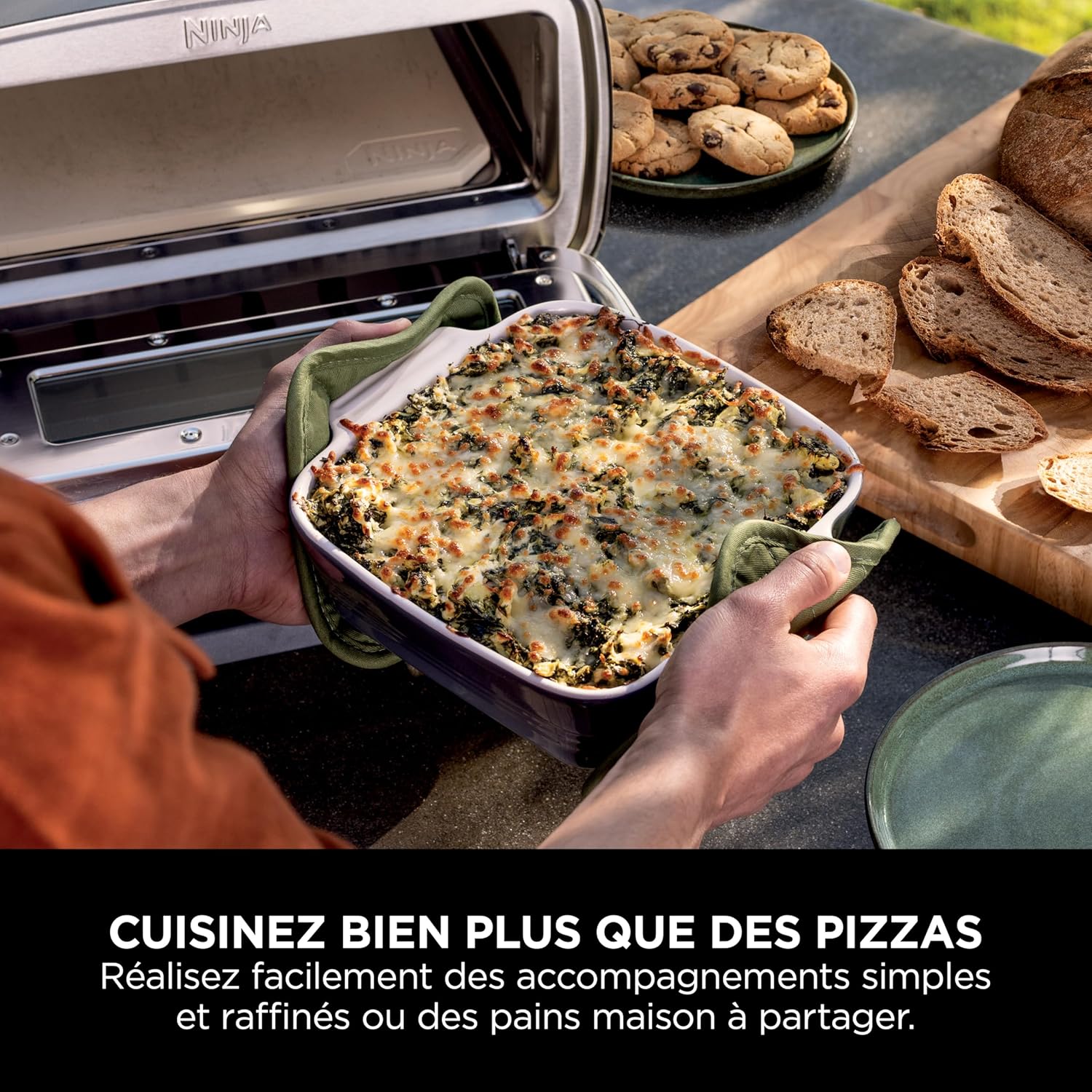 Ninja Artisan Four à pizza et friteuse sans huile électrique d’extérieur, avec 4 modes : Pizza, Frire sans huile, Cuire au four, Faire lever, Avec pierre, pelle, plateau, panier Crousti, Gris MO201EU