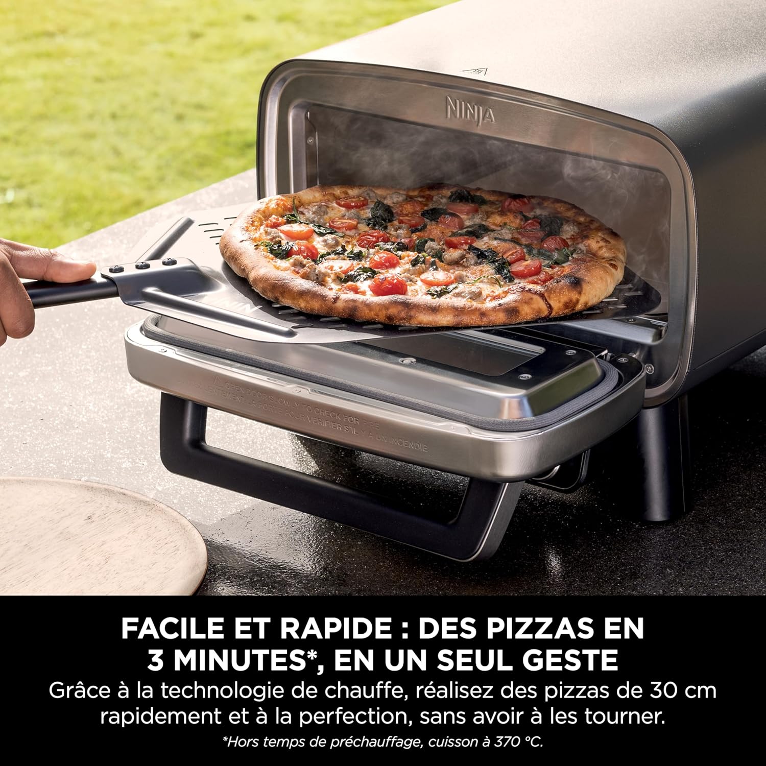 Ninja Artisan Four à pizza et friteuse sans huile électrique d’extérieur, avec 4 modes : Pizza, Frire sans huile, Cuire au four, Faire lever, Avec pierre, pelle, plateau, panier Crousti, Gris MO201EU