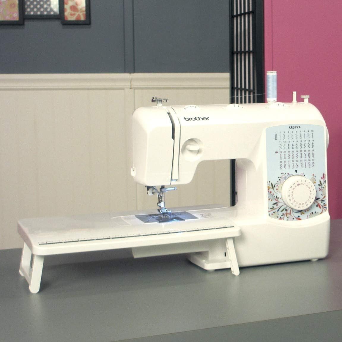 Machine à coudre et à quilter XR3774, 37 points intégrés, 8 pieds de couture inclus