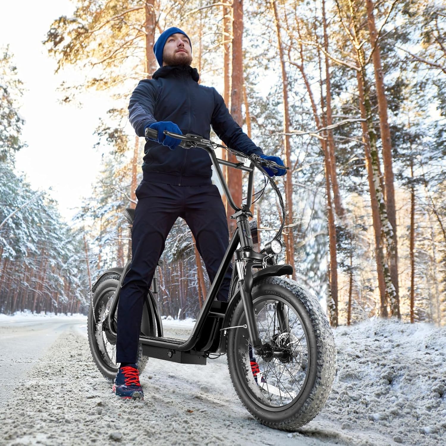 Trottinette électrique pliable Caroma Peak 800 W pour adulte avec pneus de 20 pouces de large, batterie 48 V, panier et siège réglable.